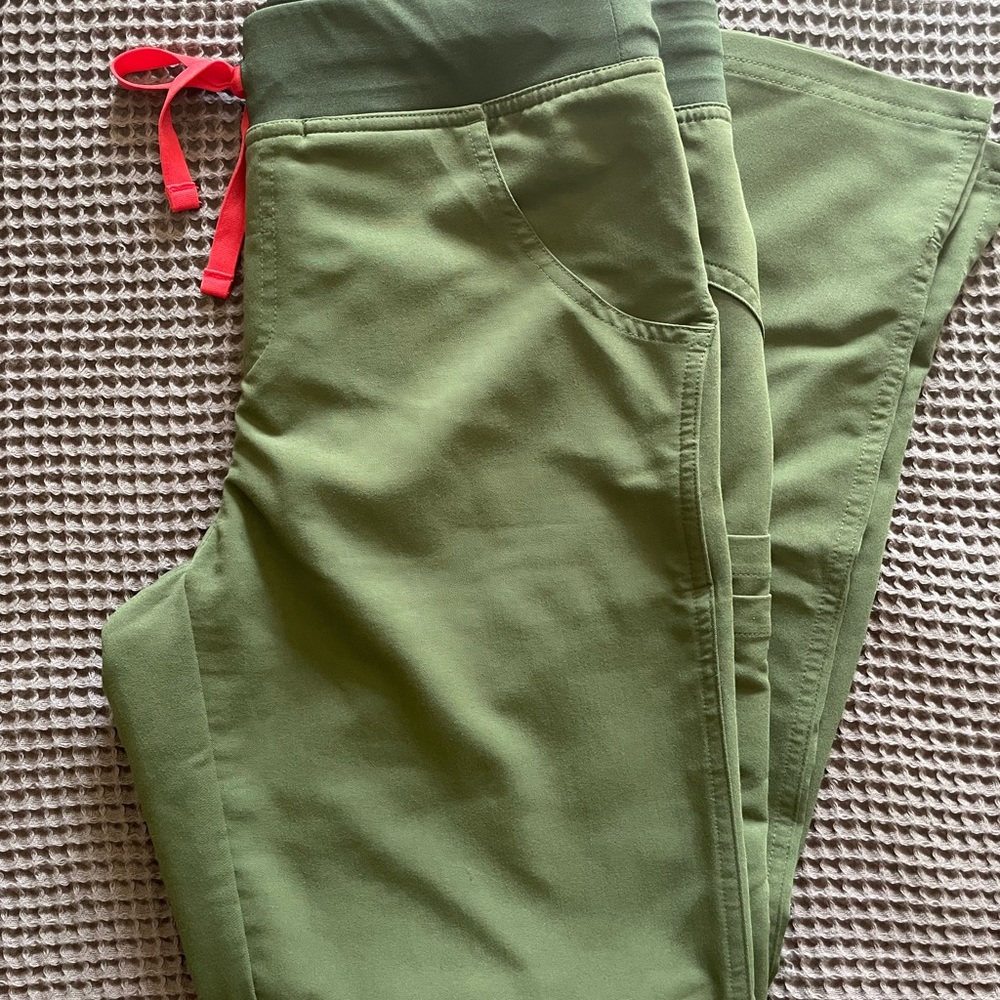 Figs scrub bottoms-martini olive S petite kade